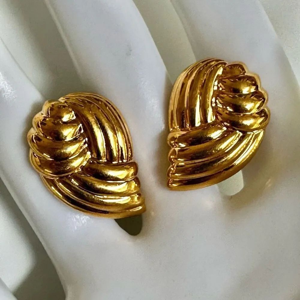 Napier vintage gold tone post earrings